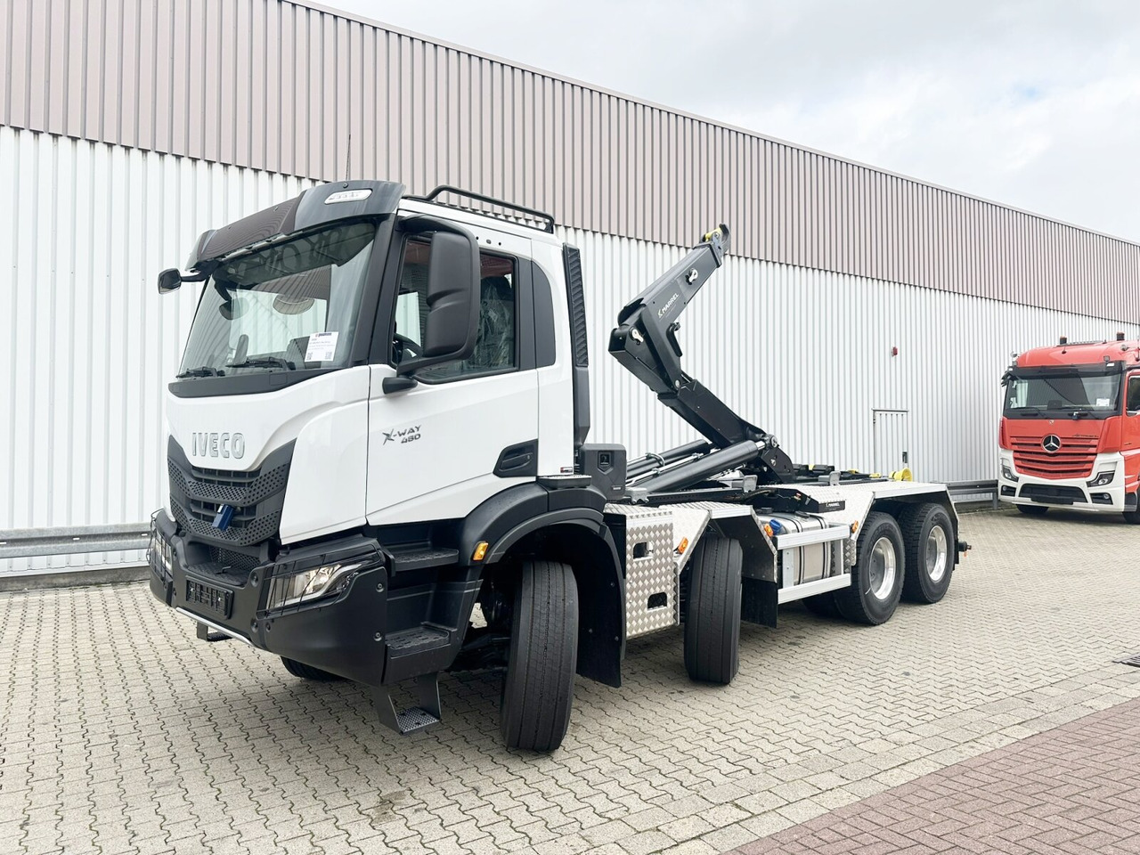 X-Way AD360X48Z 8x4 X-Way AD360X48Z 8x4, Motorabtrieb, Navi, Schub-Knick - Hook lift truck: picture 1 X-Way AD360X48Z 8x4 X-Way AD360X48Z 8x4, Motorabtrieb, Navi, Schub-Knick - Hook lift truck: picture 1