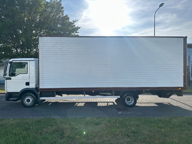 MAN TGL 12.210 MANUAL + 2000 KG LIFT + 2.60 M HIGH BIG BOX + AIRCO + SPRING / SPRING + 3 SEATS - Box truck: picture 2 MAN TGL 12.210 MANUAL + 2000 KG LIFT + 2.60 M HIGH BIG BOX + AIRCO + SPRING / SPRING + 3 SEATS - Box truck: picture 2