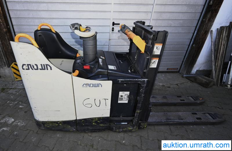 Crown DT 3040 Doppelstock Hochhubwagen Elektro Mitfahr- Hubwagen Initialhub - Order picker: picture 4 Crown DT 3040 Doppelstock Hochhubwagen Elektro Mitfahr- Hubwagen Initialhub - Order picker: picture 4