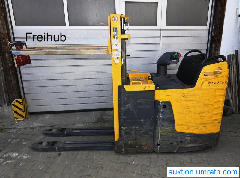 Jungheinrich ERD220 / ERD 220 Hochhubwagen Doppelstock Hubwagen Ameise Elektro Stapler Initialhub Freihub Batterie aus 2023 - Order picker: picture 4 Jungheinrich ERD220 / ERD 220 Hochhubwagen Doppelstock Hubwagen Ameise Elektro Stapler Initialhub Freihub Batterie aus 2023 - Order picker: picture 4