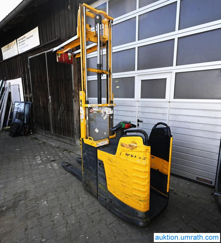 Jungheinrich ERD220 / ERD 220 Hochhubwagen Doppelstock Hubwagen Ameise Elektro Stapler Initialhub Freihub Batterie aus 2023 - Order picker: picture 1 Jungheinrich ERD220 / ERD 220 Hochhubwagen Doppelstock Hubwagen Ameise Elektro Stapler Initialhub Freihub Batterie aus 2023 - Order picker: picture 1