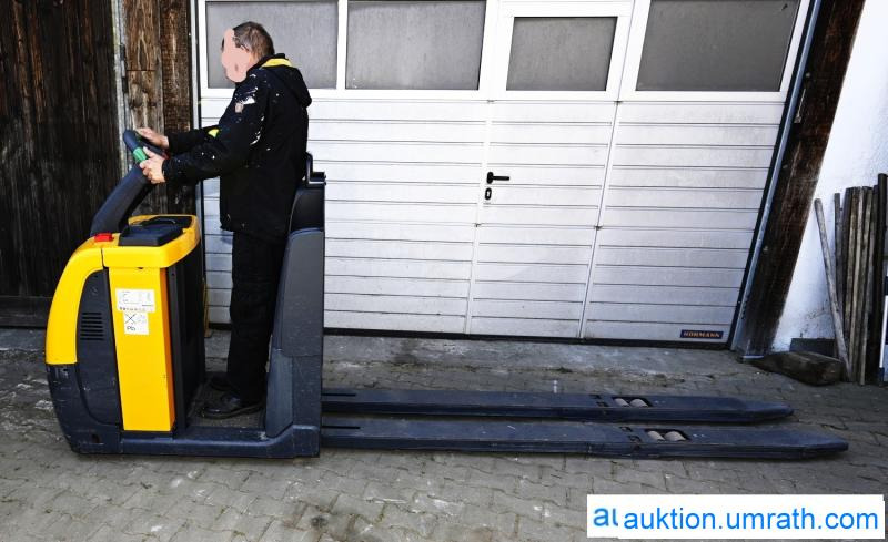 Kommissionierer Jungheinrich ECE 225 mit 72 Betriebsstunden Hubwagen Ameise Elektrohubwagen - Order picker: picture 2 Kommissionierer Jungheinrich ECE 225 mit 72 Betriebsstunden Hubwagen Ameise Elektrohubwagen - Order picker: picture 2