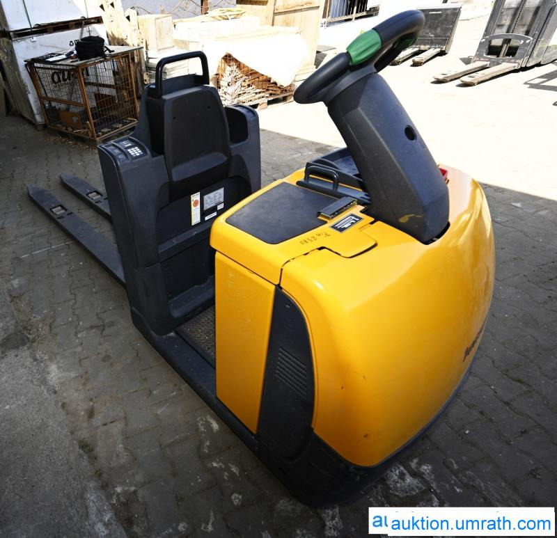 Kommissionierer Jungheinrich ECE 225 mit 72 Betriebsstunden Hubwagen Ameise Elektrohubwagen - Order picker: picture 1 Kommissionierer Jungheinrich ECE 225 mit 72 Betriebsstunden Hubwagen Ameise Elektrohubwagen - Order picker: picture 1