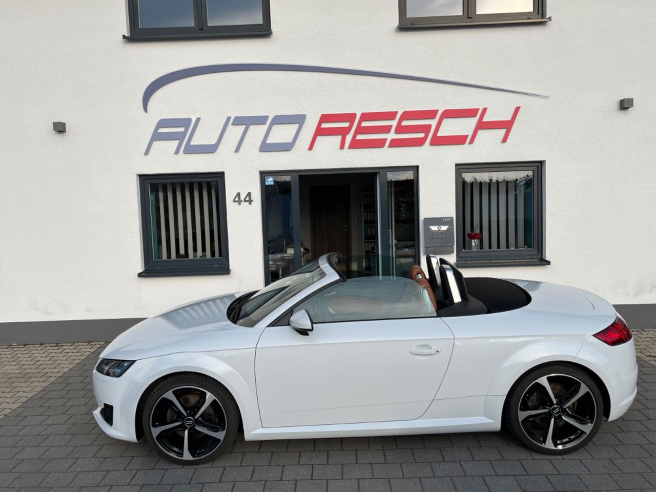 Audi TT Roadster 2.0 TFSI quattro - Car: picture 5 Audi TT Roadster 2.0 TFSI quattro - Car: picture 5