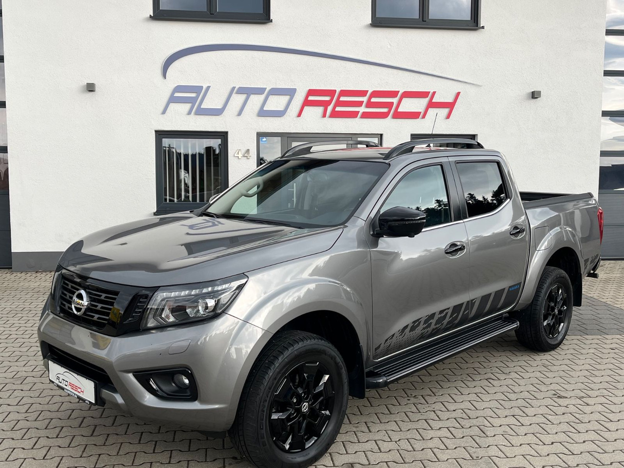 Nissan Navara NP300 N-Guard Double Cab 4x4 - SUV: picture 4 Nissan Navara NP300 N-Guard Double Cab 4x4 - SUV: picture 4