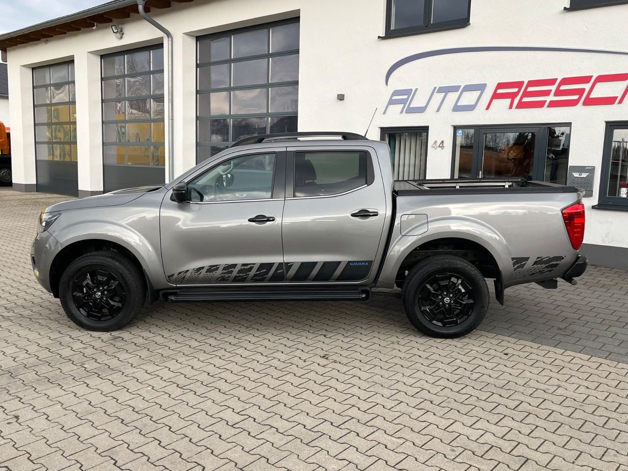 Nissan Navara NP300 N-Guard Double Cab 4x4 - SUV: picture 2 Nissan Navara NP300 N-Guard Double Cab 4x4 - SUV: picture 2