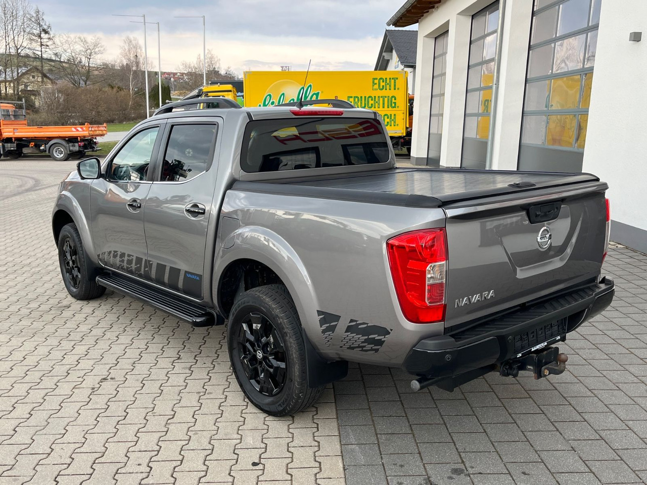 Nissan Navara NP300 N-Guard Double Cab 4x4 - SUV: picture 5 Nissan Navara NP300 N-Guard Double Cab 4x4 - SUV: picture 5