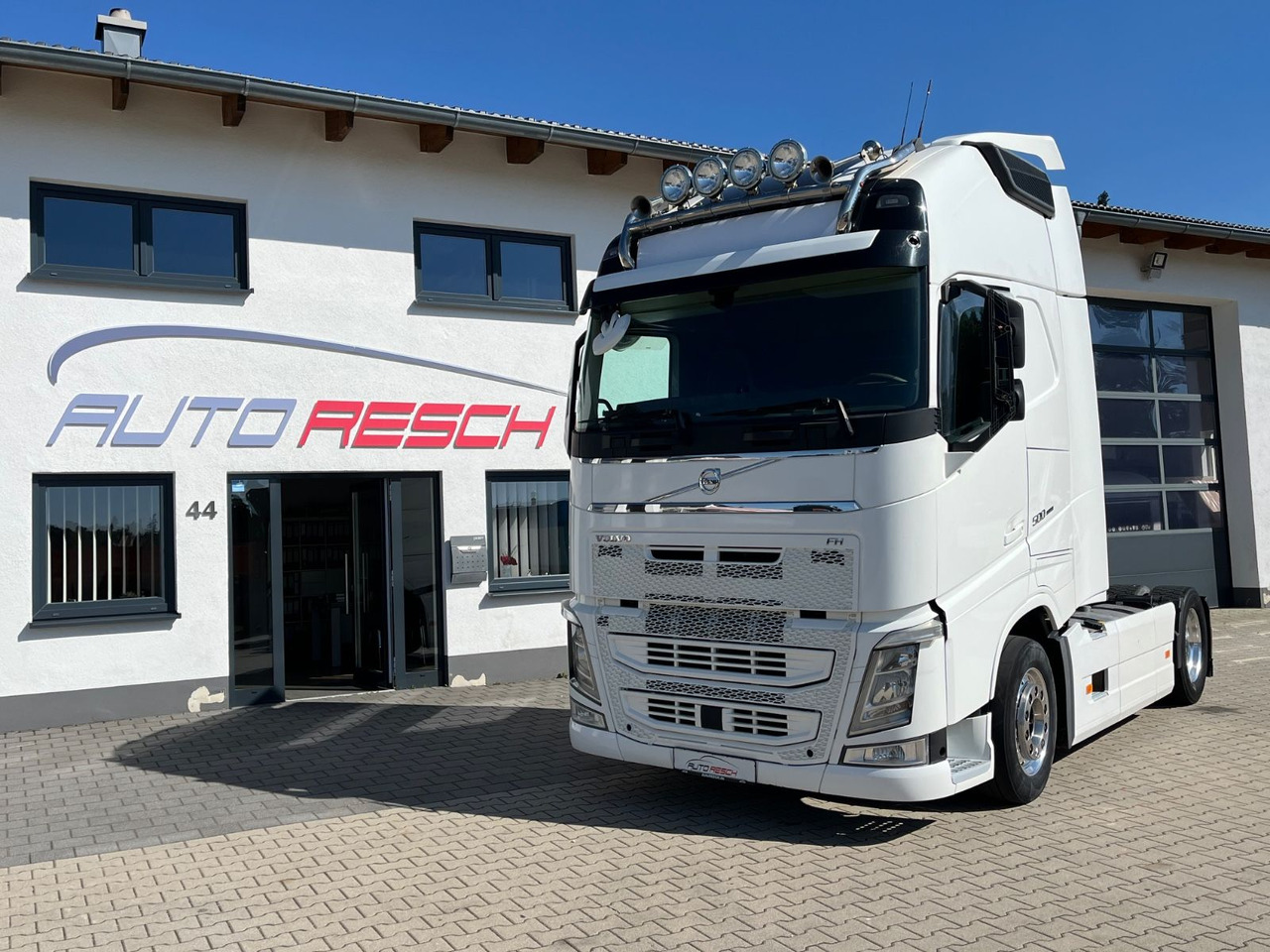 Volvo FH 500 Lowdeck Mega Standklima NAVI - Tractor unit: picture 1 Volvo FH 500 Lowdeck Mega Standklima NAVI - Tractor unit: picture 1