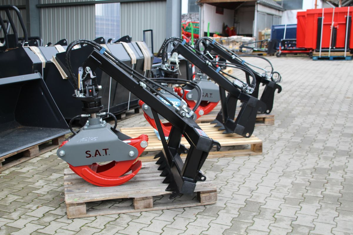 SAT - Rückezange mit Auslegearm - Neumaschine - Forestry equipment: picture 3 SAT - Rückezange mit Auslegearm - Neumaschine - Forestry equipment: picture 3
