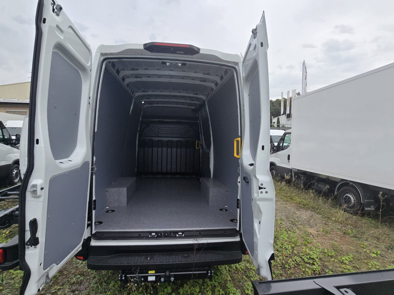 IVECO DAILY 35S14HA8 V -Tageseinlösung- - Panel van: picture 4 IVECO DAILY 35S14HA8 V -Tageseinlösung- - Panel van: picture 4