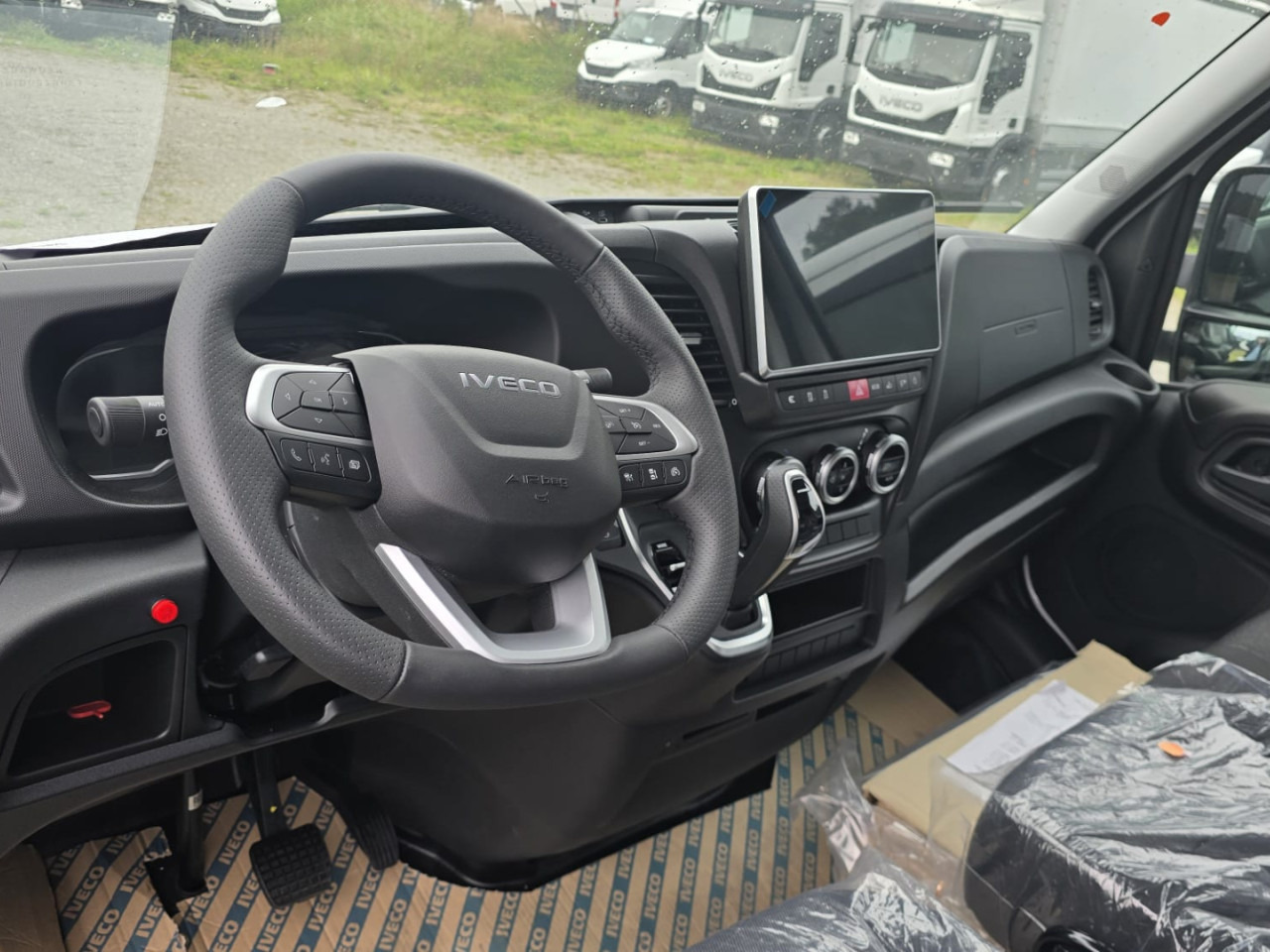 IVECO DAILY 35S18HA8 Blache mit Ladebordwand - Curtain side van: picture 2 IVECO DAILY 35S18HA8 Blache mit Ladebordwand - Curtain side van: picture 2