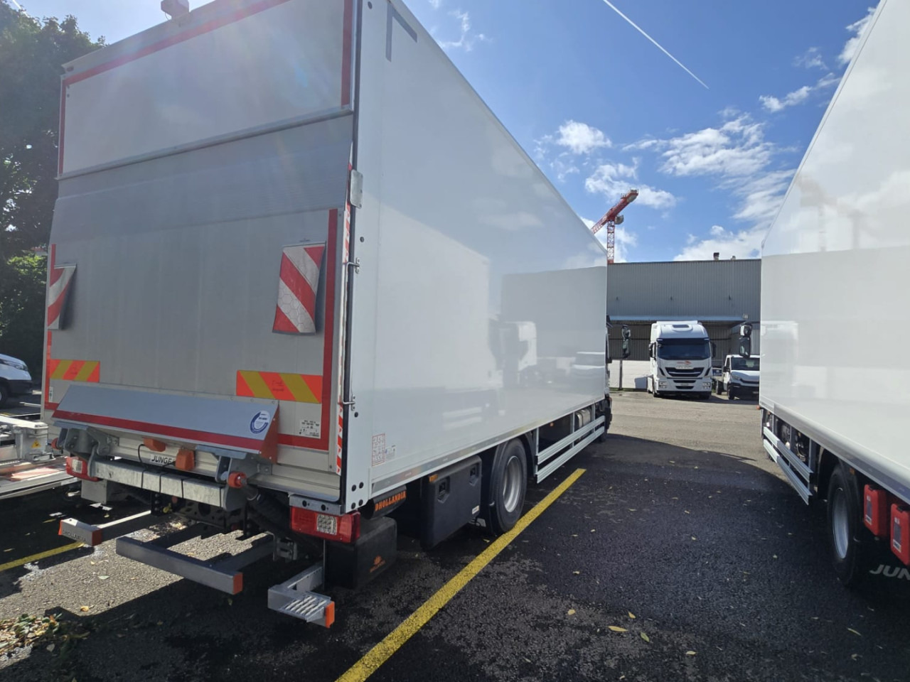 IVECO Eurocargo ML160E28/FP Koffer mit Ladebordwand - Box truck: picture 3 IVECO Eurocargo ML160E28/FP Koffer mit Ladebordwand - Box truck: picture 3
