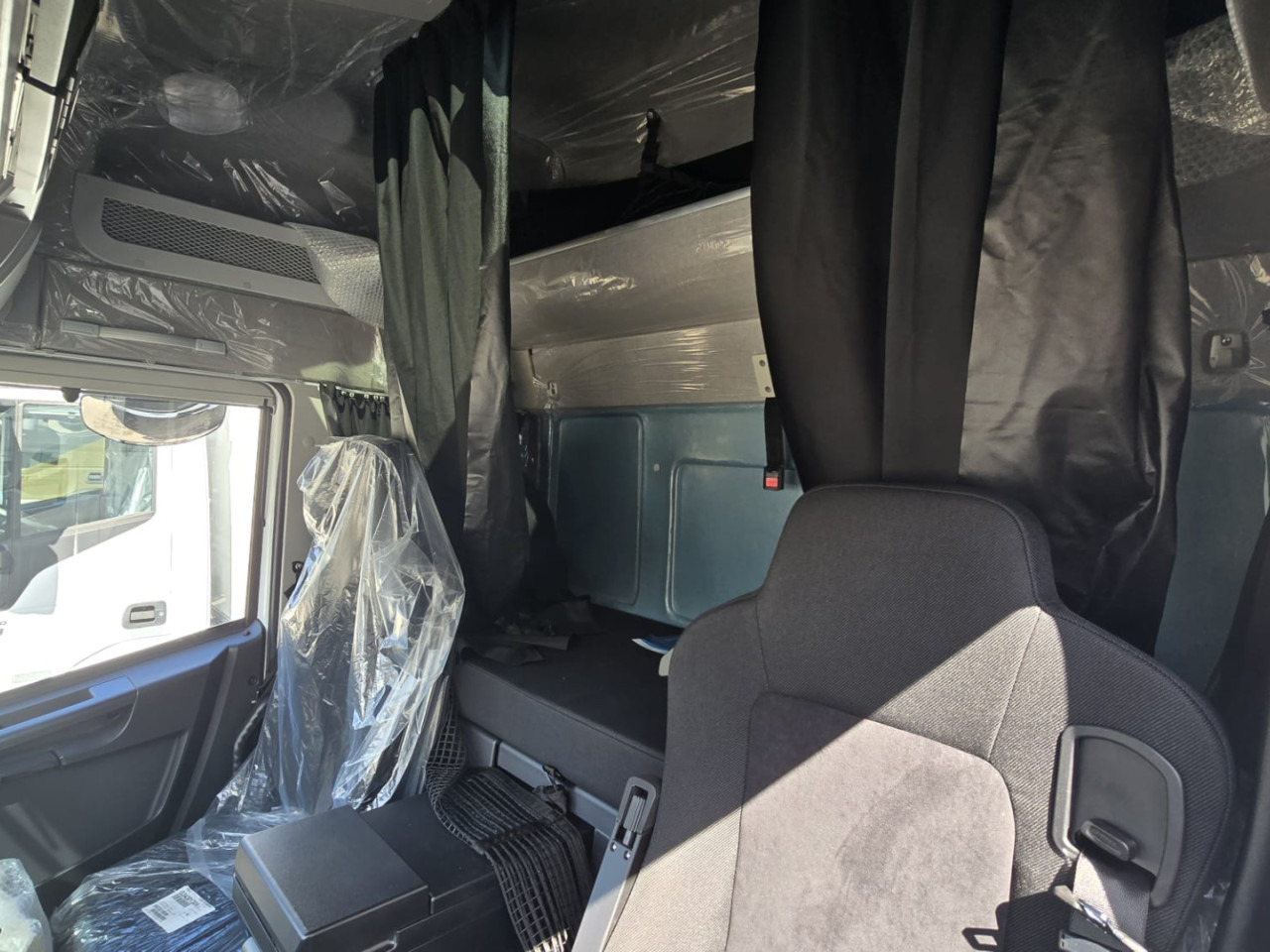 IVECO Eurocargo ML160E28/FP Koffer mit Ladebordwand - Box truck: picture 4 IVECO Eurocargo ML160E28/FP Koffer mit Ladebordwand - Box truck: picture 4