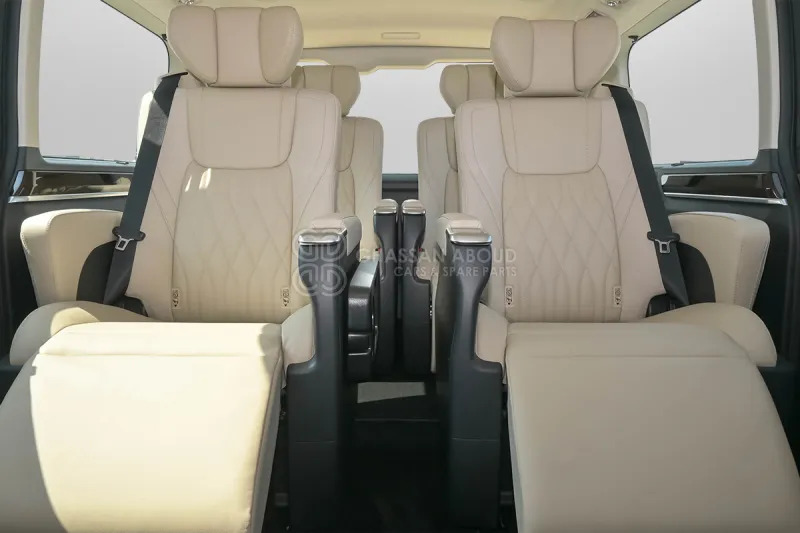 Toyota Granvia STANDARD ROOF - Passenger van: picture 3 Toyota Granvia STANDARD ROOF - Passenger van: picture 3