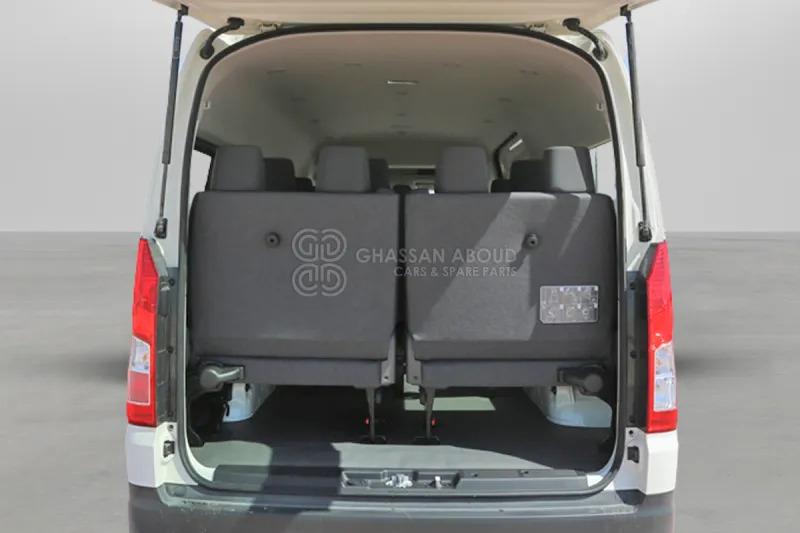 Toyota Hiace HIGH ROOF - Passenger van: picture 3 Toyota Hiace HIGH ROOF - Passenger van: picture 3