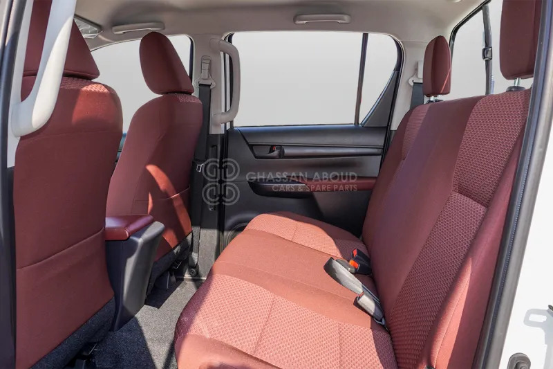Toyota Hilux 4X4 Double Cabin - Pickup truck, Combi van: picture 4 Toyota Hilux 4X4 Double Cabin - Pickup truck, Combi van: picture 4