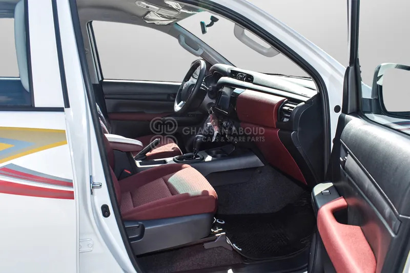 Toyota Hilux 4X4 Double Cabin - Pickup truck, Combi van: picture 5 Toyota Hilux 4X4 Double Cabin - Pickup truck, Combi van: picture 5
