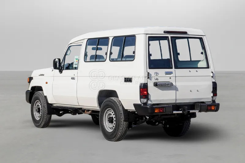 Toyota Land Cruiser HardTop 78 4X4 - Car: picture 4 Toyota Land Cruiser HardTop 78 4X4 - Car: picture 4
