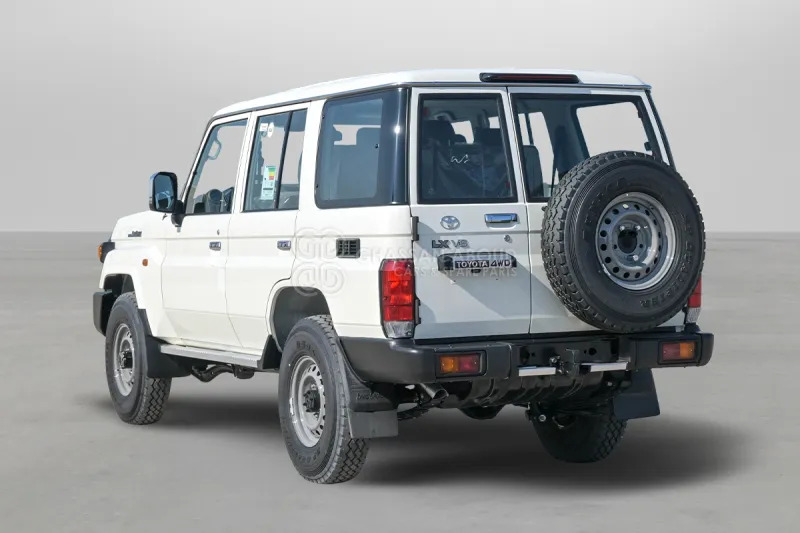 Toyota Land Cruiser HardTop LC76 4X4 - Car: picture 3 Toyota Land Cruiser HardTop LC76 4X4 - Car: picture 3