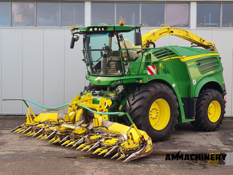 John Deere 8400 - Forage harvester: picture 2 John Deere 8400 - Forage harvester: picture 2