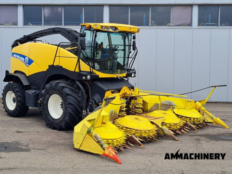 New Holland FR 600 - Forage harvester: picture 3 New Holland FR 600 - Forage harvester: picture 3