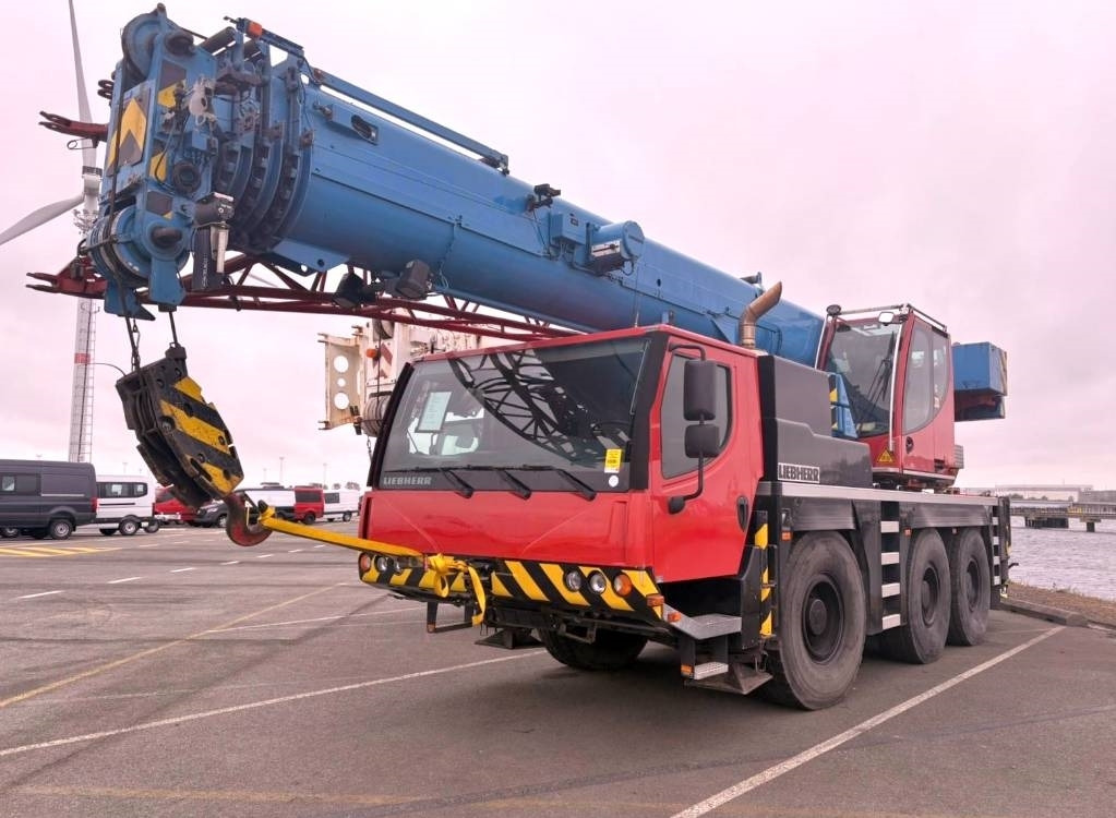 Liebherr LTM 1050-3.1 - All terrain crane: picture 1 Liebherr LTM 1050-3.1 - All terrain crane: picture 1