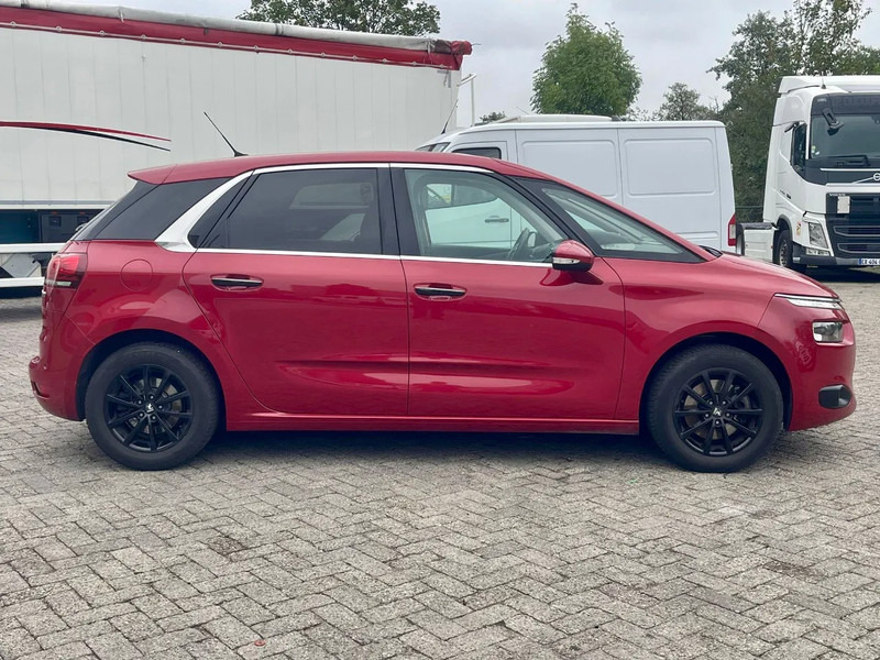 Citroën C4 Picasso REAR VIEW CAMERA, BLIND SPOT SENSOR, AUTO PARKING, FRONT & REAR PARKTRONIC, - Hatchback: picture 4 Citroën C4 Picasso REAR VIEW CAMERA, BLIND SPOT SENSOR, AUTO PARKING, FRONT & REAR PARKTRONIC, - Hatchback: picture 4