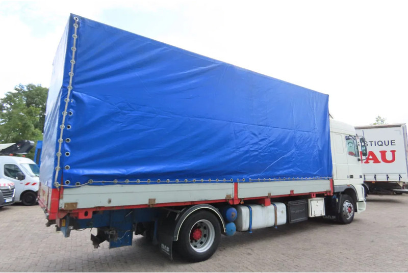 DAF XF 95.430 Manual diesel injection! Manual gearbox! - Curtainsider truck: picture 5 DAF XF 95.430 Manual diesel injection! Manual gearbox! - Curtainsider truck: picture 5