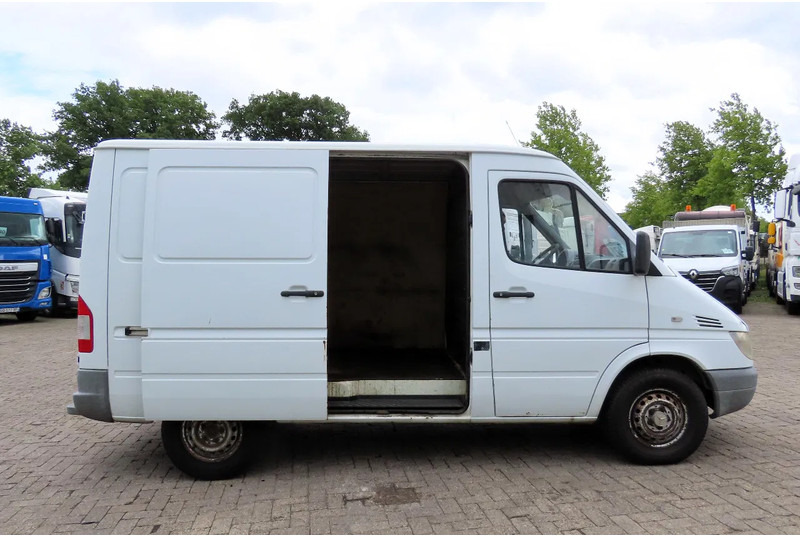 Mercedes-Benz Sprinter 208 3 seats. Very good bus! 100% engine and gearbox! France use - Panel van: picture 3 Mercedes-Benz Sprinter 208 3 seats. Very good bus! 100% engine and gearbox! France use - Panel van: picture 3