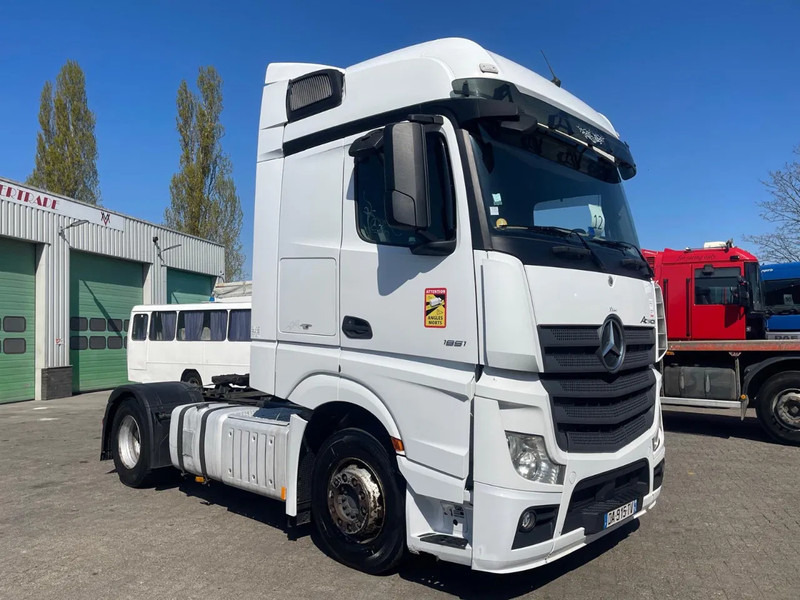 Mercedes-Benz Actros 1851 RETARDER, EVV, 831300 km original! RETARDER, 2 tanks - Tractor unit: picture 1 Mercedes-Benz Actros 1851 RETARDER, EVV, 831300 km original! RETARDER, 2 tanks - Tractor unit: picture 1