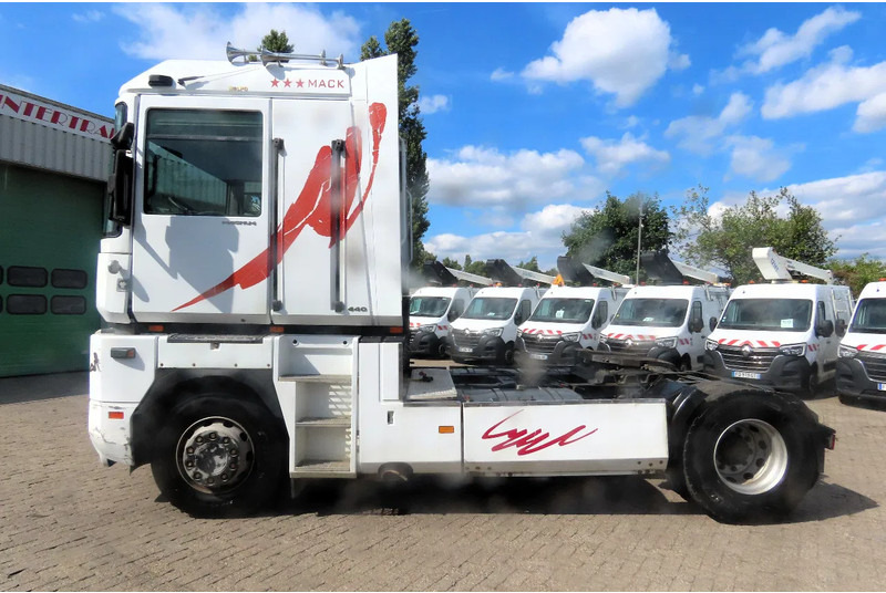 Renault Magnum 440 Mack! Manual gearbox. Royal truck - Tractor unit: picture 4 Renault Magnum 440 Mack! Manual gearbox. Royal truck - Tractor unit: picture 4