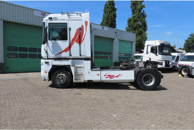 Renault Magnum 440 Mack! Manual gearbox. Royal truck - Tractor unit: picture 4 Renault Magnum 440 Mack! Manual gearbox. Royal truck - Tractor unit: picture 4