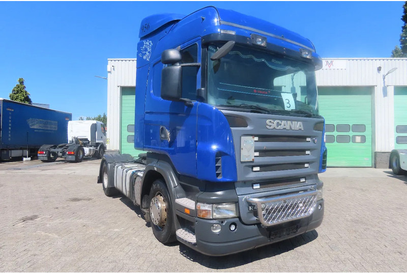 Scania R420 Manual gear, 2 tanks, Frigo , 2 beds - Tractor unit: picture 3 Scania R420 Manual gear, 2 tanks, Frigo , 2 beds - Tractor unit: picture 3