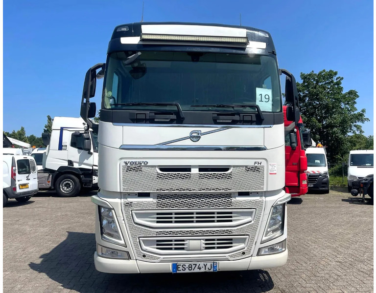 Volvo FH 500 YV2RT40A3JB850702 RETARDER, 2X FUEL TANK, PARKING AIRCO, FRIGO - Tractor unit: picture 3 Volvo FH 500 YV2RT40A3JB850702 RETARDER, 2X FUEL TANK, PARKING AIRCO, FRIGO - Tractor unit: picture 3