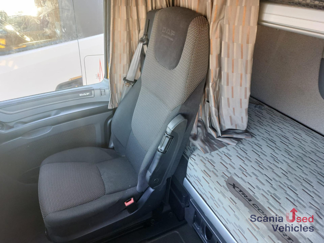 DAF XF 460 FT Space Cab Low deck - Tractor unit: picture 5 DAF XF 460 FT Space Cab Low deck - Tractor unit: picture 5