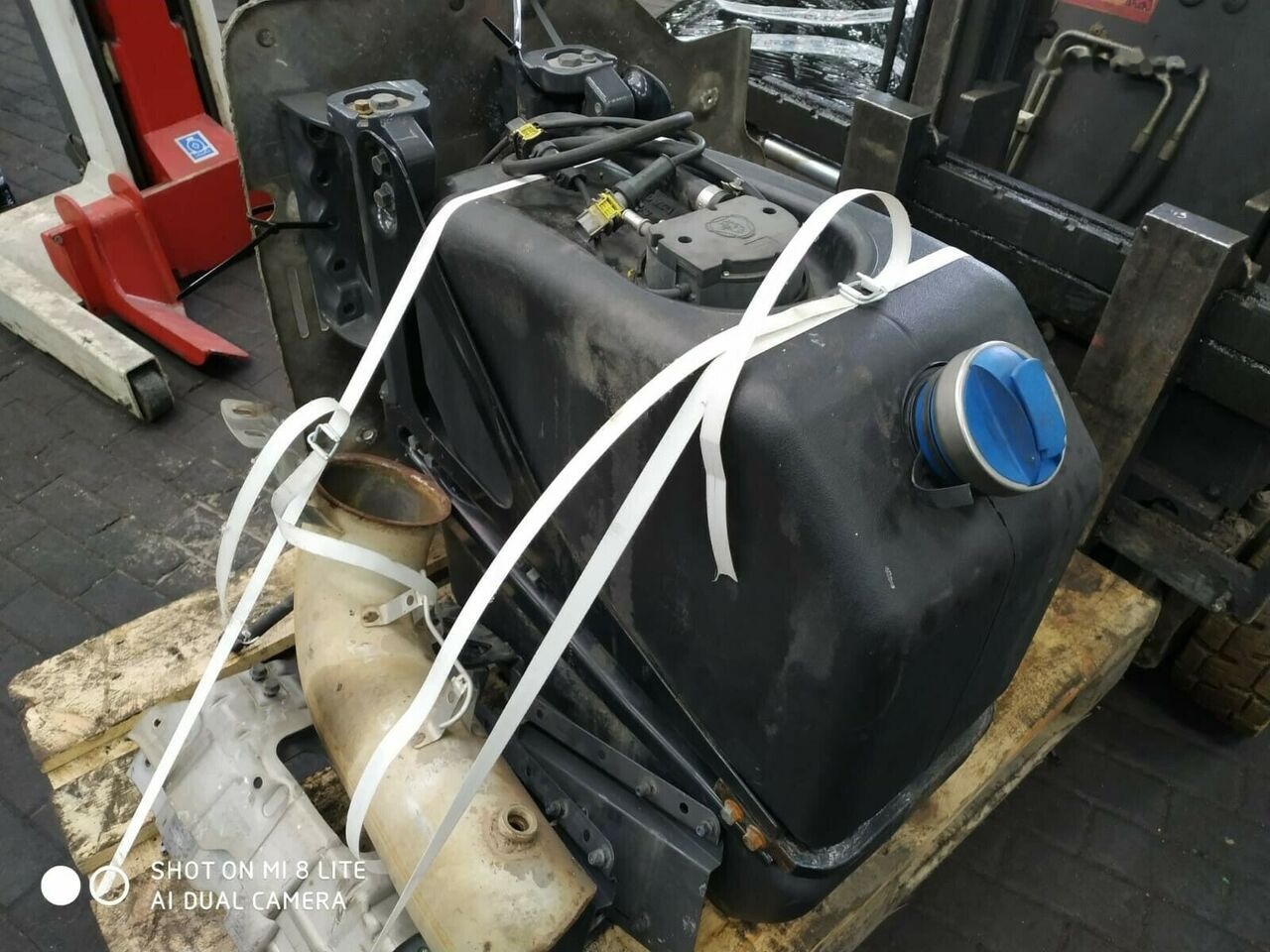 Scania 2244863 2140809 - AdBlue tank for Truck: picture 1 Scania 2244863 2140809 - AdBlue tank for Truck: picture 1