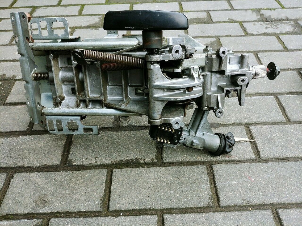 Scania 4 SERIES WITH IGNITION SWITCH 1427567 truck - Steering column for Truck: picture 4 Scania 4 SERIES WITH IGNITION SWITCH 1427567 truck - Steering column for Truck: picture 4
