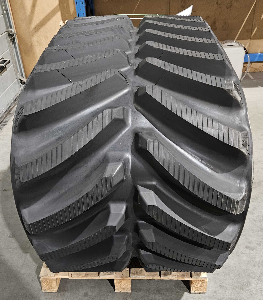 CASE IH Quatrac 30"x6"x42 & 36"x6"x42 - Track for Tracked tractor: picture 2 CASE IH Quatrac 30"x6"x42 & 36"x6"x42 - Track for Tracked tractor: picture 2