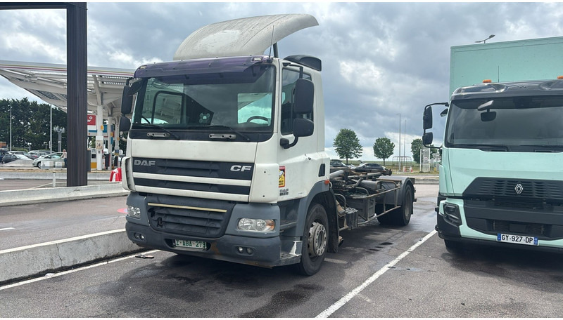 DAF CF 85.410 - 19T HOOKLIFT / ABROLLKIPPER / GANCHO - MANUAL ZF - A/C - GOOD CONDITION - Hook lift truck: picture 3 DAF CF 85.410 - 19T HOOKLIFT / ABROLLKIPPER / GANCHO - MANUAL ZF - A/C - GOOD CONDITION - Hook lift truck: picture 3