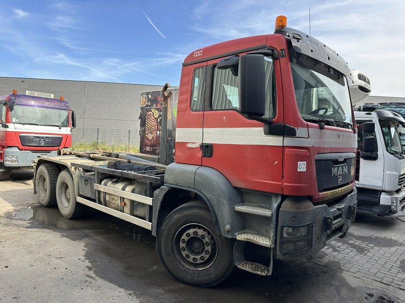 MAN TGA 26.400 6x4 AJK 20T - 5430mm - MANUAL GEARBOX - STEEL SPRING / BLATT - BIG AXLES / AP ACHSEN - Hook lift truck: picture 1 MAN TGA 26.400 6x4 AJK 20T - 5430mm - MANUAL GEARBOX - STEEL SPRING / BLATT - BIG AXLES / AP ACHSEN - Hook lift truck: picture 1