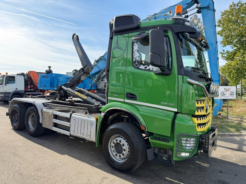 Mercedes-Benz AROCS 2845 6x4 HOOKLIFT - RETARDER - *277.000km* - EURO 6 - STEEL SPRING / BIG AXLES HUB REDUCTION - BE TRUCK - ENGINE PROBLEM - Hook lift truck: picture 1 Mercedes-Benz AROCS 2845 6x4 HOOKLIFT - RETARDER - *277.000km* - EURO 6 - STEEL SPRING / BIG AXLES HUB REDUCTION - BE TRUCK - ENGINE PROBLEM - Hook lift truck: picture 1