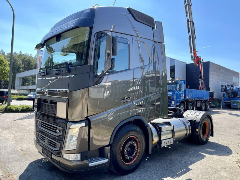 Volvo FH 460 LNG GAS ADR - ACC + Dynamic Steering - I-park Cool - Lane Keeping Support - collision warning - leather - ... BE Truck - Tractor unit: picture 3 Volvo FH 460 LNG GAS ADR - ACC + Dynamic Steering - I-park Cool - Lane Keeping Support - collision warning - leather - ... BE Truck - Tractor unit: picture 3