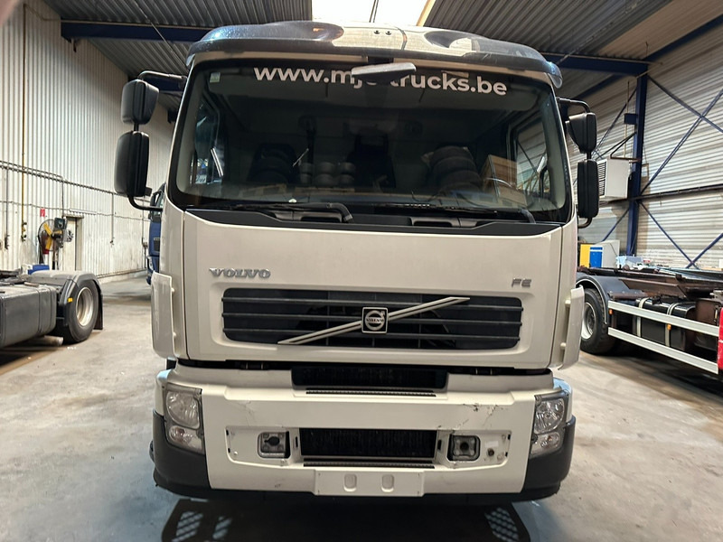 Volvo FE 300 6x2 + crane (20m!) PALFINGER PK18002 E 6x - LIFT / STEERING AXLE - MANUAL - EURO 5 - Crane truck: picture 2 Volvo FE 300 6x2 + crane (20m!) PALFINGER PK18002 E 6x - LIFT / STEERING AXLE - MANUAL - EURO 5 - Crane truck: picture 2