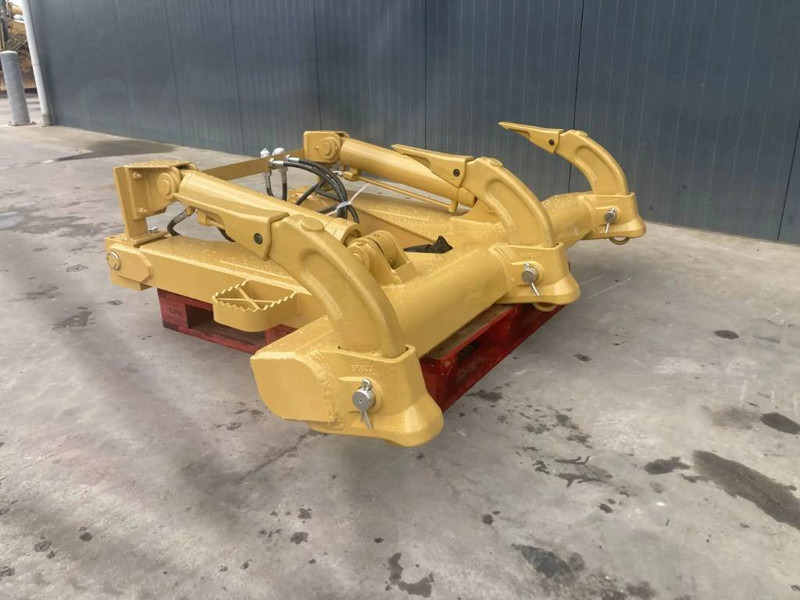 Cat D5M Ripper - Attachment for Construction machinery: picture 1 Cat D5M Ripper - Attachment for Construction machinery: picture 1
