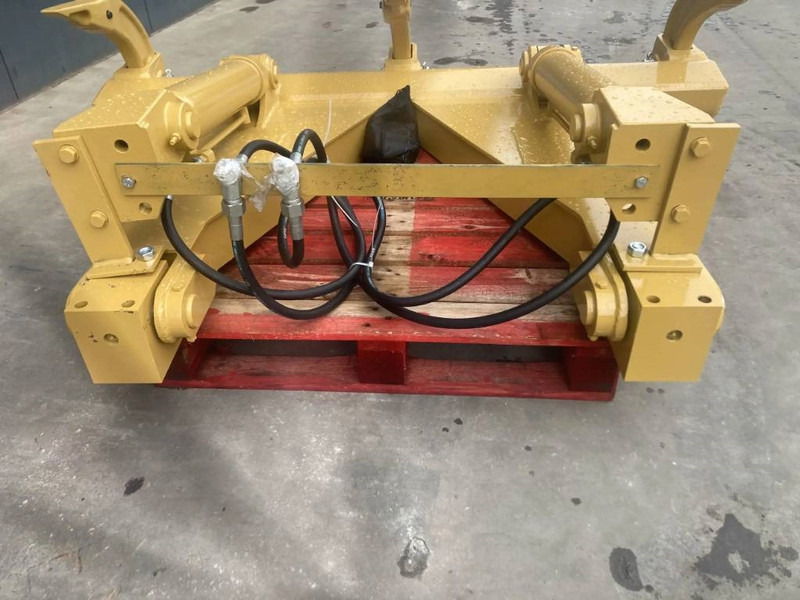 Cat D5N Ripper - Attachment for Construction machinery: picture 4 Cat D5N Ripper - Attachment for Construction machinery: picture 4