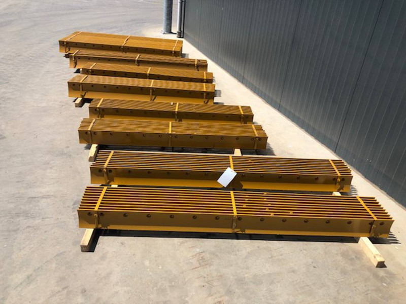 Edge Grader Set - Attachment for Construction machinery: picture 3 Edge Grader Set - Attachment for Construction machinery: picture 3