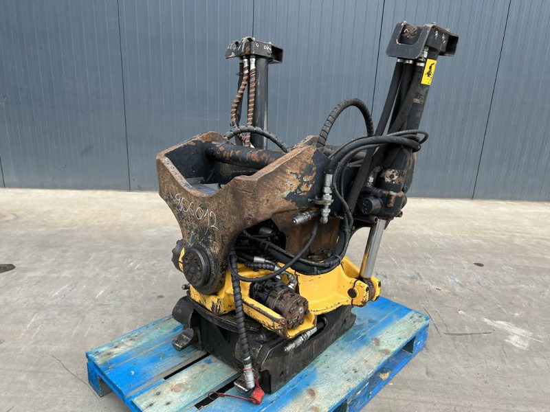 Engcon EC226-S70-70-SS10 - Attachment for Construction machinery: picture 1 Engcon EC226-S70-70-SS10 - Attachment for Construction machinery: picture 1