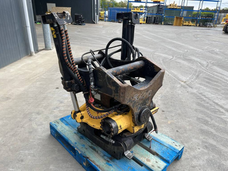 Engcon EC226-S70-70-SS10 - Attachment for Construction machinery: picture 3 Engcon EC226-S70-70-SS10 - Attachment for Construction machinery: picture 3