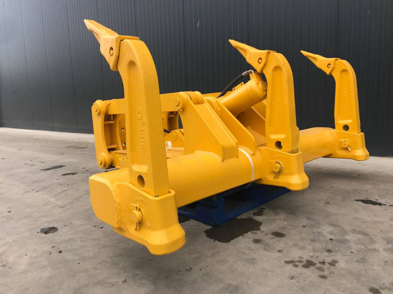 Komatsu D65 - Attachment for Construction machinery: picture 2 Komatsu D65 - Attachment for Construction machinery: picture 2