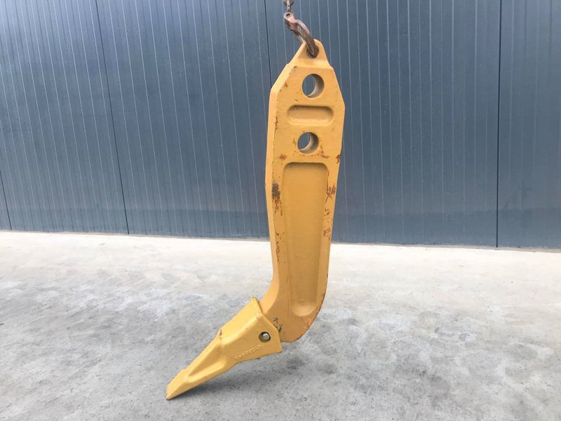 Komatsu D65 Shank - Attachment for Construction machinery: picture 2 Komatsu D65 Shank - Attachment for Construction machinery: picture 2